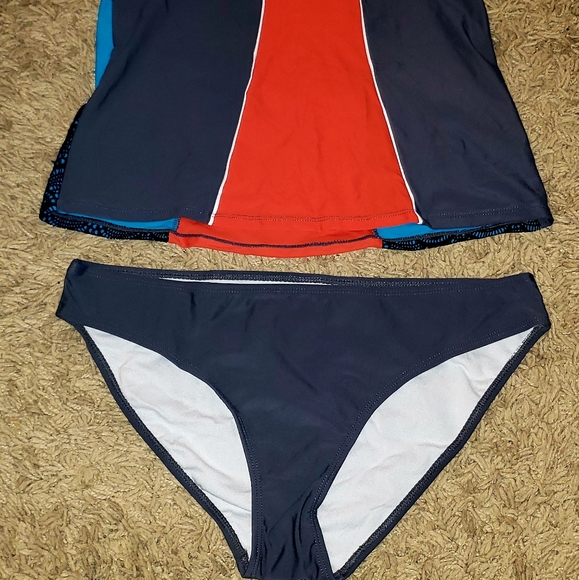 *Plus Size* 🏊♀️🤽♀️🏄♀️Orange Swimsuit/Bathingsuits - Picture 4 of 8